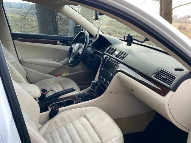 Белый Фольксваген Пассат, объемом двигателя 2 л и пробегом 163 тыс. км за 13300 $, фото 5 на Automoto.ua