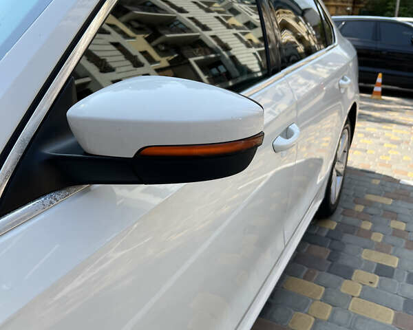 Белый Фольксваген Пассат, объемом двигателя 2.5 л и пробегом 320 тыс. км за 9400 $, фото 32 на Automoto.ua