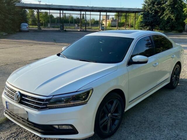 Білий Фольксваген Пассат, об'ємом двигуна 2 л та пробігом 304 тис. км за 11400 $, фото 1 на Automoto.ua