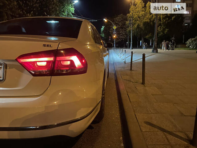 Білий Фольксваген Пассат, об'ємом двигуна 2.5 л та пробігом 197 тис. км за 10800 $, фото 3 на Automoto.ua