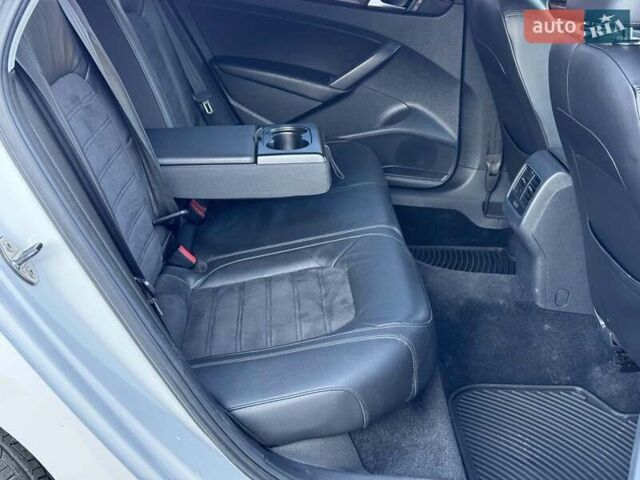 Білий Фольксваген Пассат, об'ємом двигуна 2 л та пробігом 222 тис. км за 14190 $, фото 20 на Automoto.ua