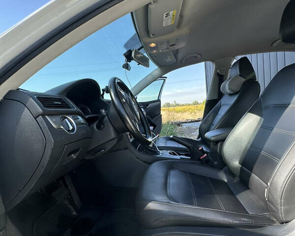 Білий Фольксваген Пассат, об'ємом двигуна 2.46 л та пробігом 241 тис. км за 9100 $, фото 14 на Automoto.ua