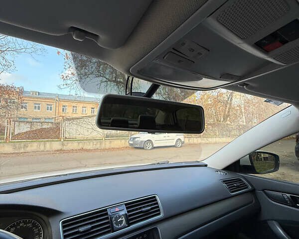 Білий Фольксваген Пассат, об'ємом двигуна 2.5 л та пробігом 220 тис. км за 10000 $, фото 24 на Automoto.ua