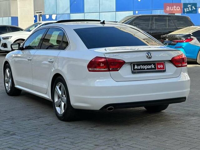 Білий Фольксваген Пассат, об'ємом двигуна 2.5 л та пробігом 159 тис. км за 10990 $, фото 8 на Automoto.ua