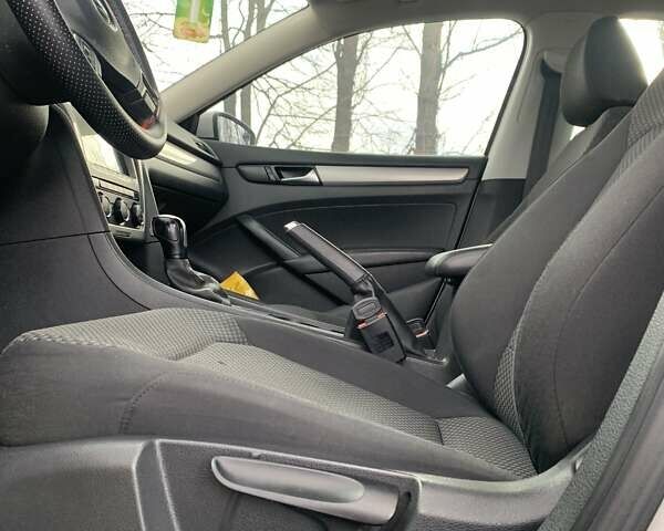 Белый Фольксваген Пассат, объемом двигателя 2.5 л и пробегом 121 тыс. км за 9800 $, фото 15 на Automoto.ua