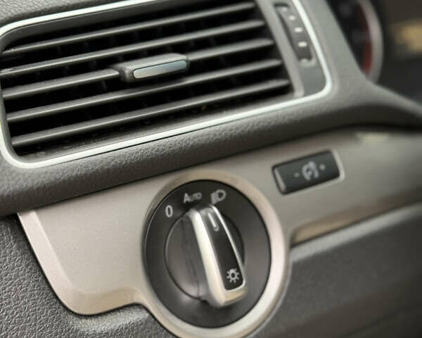 Фольксваген Пассат 2013 в Николаеве на Automoto.ua Белый Фольксваген Пассат, объемом двигателя 2.5 л и пробегом 170 тыс. км за 9900 $, фото 5 на Automoto.ua