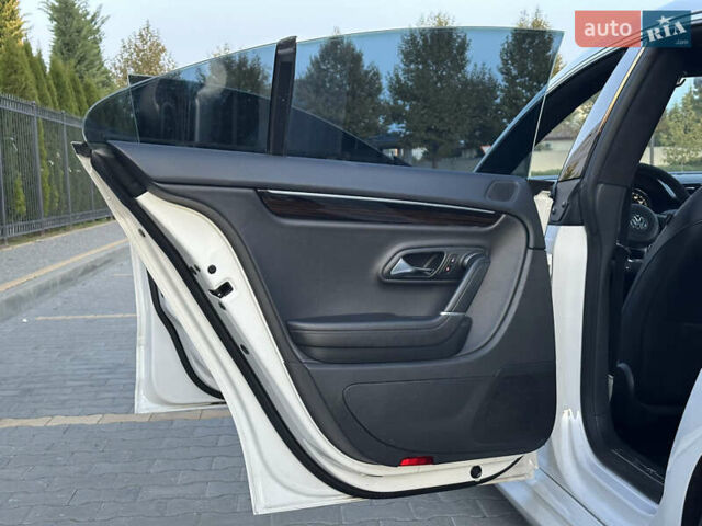 Фольксваген Пассат 2013 в Одессе на Automoto.ua Белый Фольксваген Пассат, объемом двигателя 1.98 л и пробегом 150 тыс. км за 12500 $, фото 29 на Automoto.ua