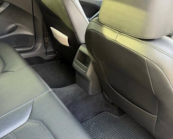 Білий Фольксваген Пассат, об'ємом двигуна 2.5 л та пробігом 220 тис. км за 10000 $, фото 17 на Automoto.ua