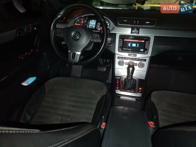 Белый Фольксваген Пассат, объемом двигателя 1.97 л и пробегом 295 тыс. км за 11800 $, фото 7 на Automoto.ua