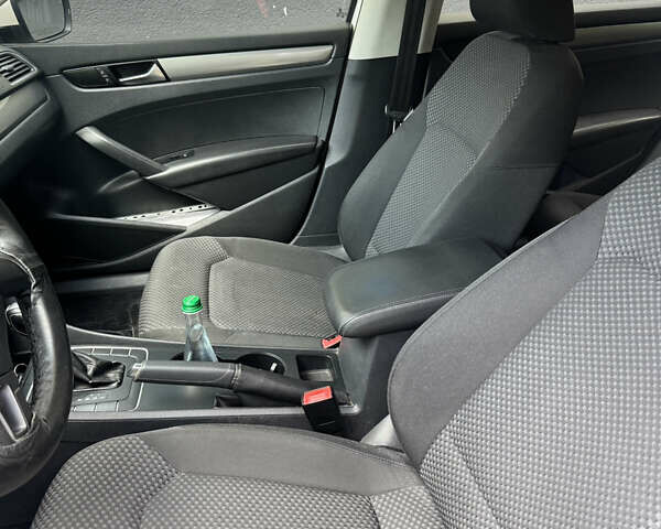 Білий Фольксваген Пассат, об'ємом двигуна 2.5 л та пробігом 250 тис. км за 8700 $, фото 12 на Automoto.ua