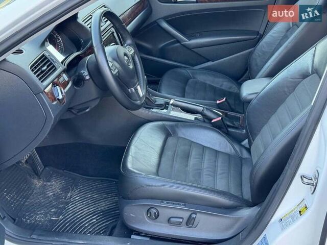 Білий Фольксваген Пассат, об'ємом двигуна 2 л та пробігом 222 тис. км за 14190 $, фото 12 на Automoto.ua