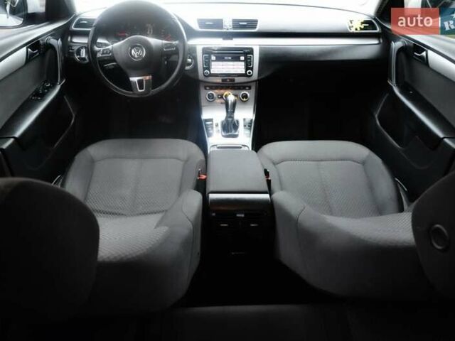 Белый Фольксваген Пассат, объемом двигателя 2 л и пробегом 195 тыс. км за 9000 $, фото 13 на Automoto.ua