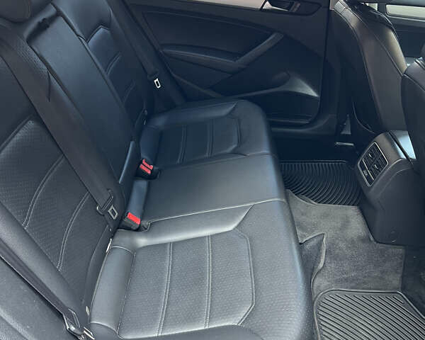 Белый Фольксваген Пассат, объемом двигателя 2.5 л и пробегом 320 тыс. км за 9400 $, фото 25 на Automoto.ua