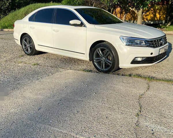 Белый Фольксваген Пассат, объемом двигателя 1.97 л и пробегом 304 тыс. км за 11400 $, фото 9 на Automoto.ua