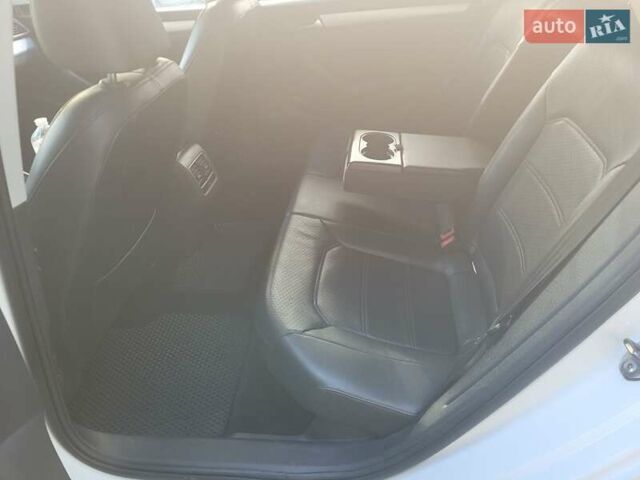 Белый Фольксваген Пассат, объемом двигателя 2.5 л и пробегом 278 тыс. км за 9300 $, фото 3 на Automoto.ua