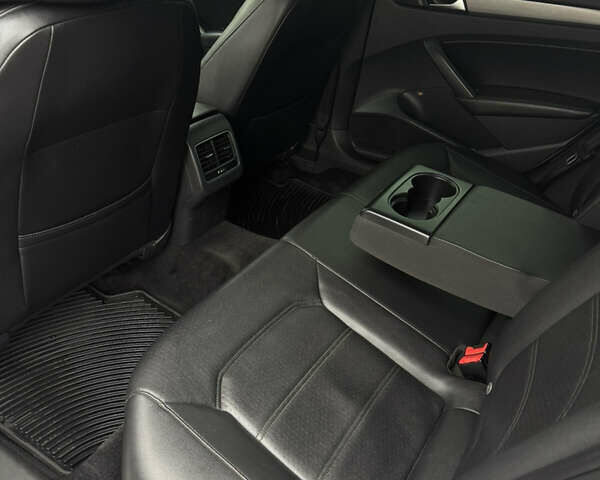 Белый Фольксваген Пассат, объемом двигателя 1.8 л и пробегом 211 тыс. км за 9800 $, фото 9 на Automoto.ua