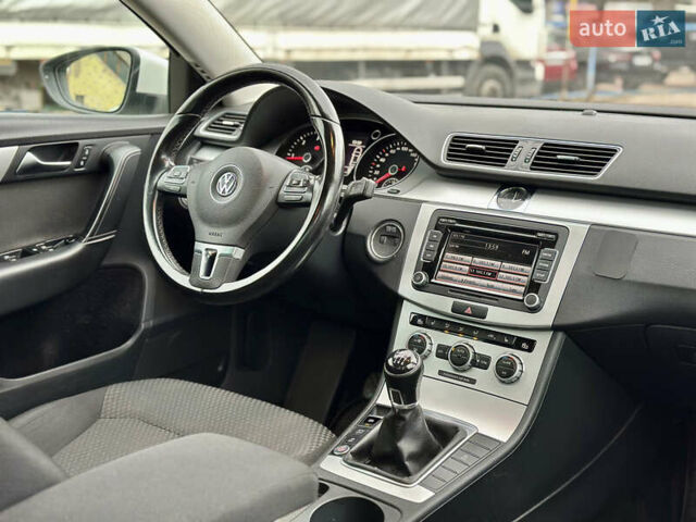 Фольксваген Пассат 2013 в Киеве на Automoto.ua Белый Фольксваген Пассат, объемом двигателя 1.6 л и пробегом 194 тыс. км за 11400 $, фото 15 на Automoto.ua