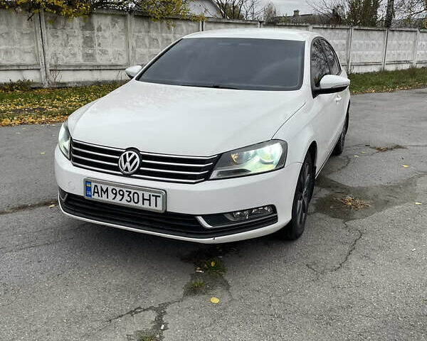 Фольксваген Пассат 2013 в Житомире на Automoto.ua Белый Фольксваген Пассат, объемом двигателя 1.97 л и пробегом 296 тыс. км за 9750 $, фото 9 на Automoto.ua