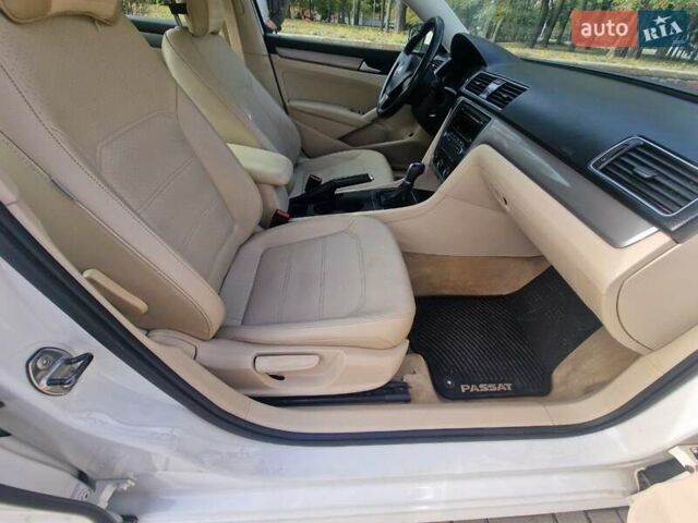 Фольксваген Пассат 2013 в Запорожье на Automoto.ua Белый Фольксваген Пассат, объемом двигателя 2.48 л и пробегом 192 тыс. км за 10500 $, фото 8 на Automoto.ua