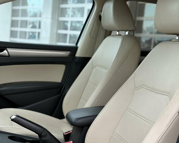 Фольксваген Пассат 2013 в Николаеве на Automoto.ua Белый Фольксваген Пассат, объемом двигателя 2.5 л и пробегом 170 тыс. км за 9900 $, фото 10 на Automoto.ua