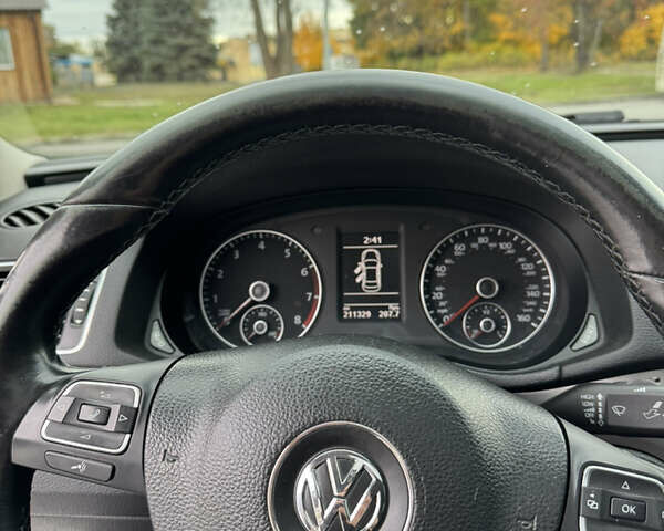 Белый Фольксваген Пассат, объемом двигателя 1.8 л и пробегом 211 тыс. км за 9800 $, фото 13 на Automoto.ua