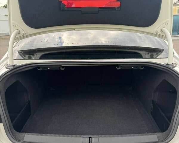 Белый Фольксваген Пассат, объемом двигателя 1.8 л и пробегом 236 тыс. км за 11000 $, фото 7 на Automoto.ua