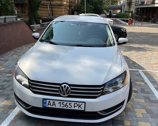 Белый Фольксваген Пассат, объемом двигателя 2.5 л и пробегом 320 тыс. км за 9400 $, фото 12 на Automoto.ua