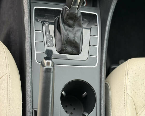 Фольксваген Пассат 2013 в Николаеве на Automoto.ua Белый Фольксваген Пассат, объемом двигателя 2.5 л и пробегом 170 тыс. км за 9900 $, фото 11 на Automoto.ua