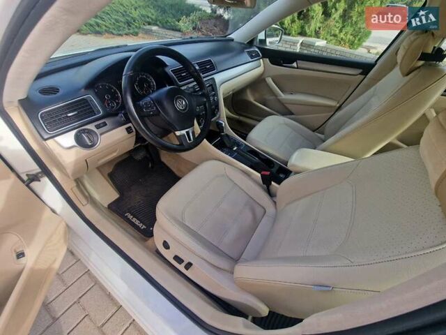 Фольксваген Пассат 2013 в Запорожье на Automoto.ua Белый Фольксваген Пассат, объемом двигателя 2.48 л и пробегом 192 тыс. км за 10500 $, фото 2 на Automoto.ua