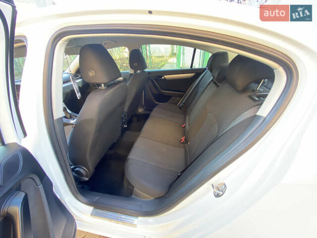 Белый Фольксваген Пассат, объемом двигателя 1.97 л и пробегом 240 тыс. км за 9600 $, фото 13 на Automoto.ua