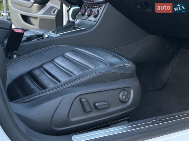 Фольксваген Пассат 2013 в Одессе на Automoto.ua Белый Фольксваген Пассат, объемом двигателя 1.98 л и пробегом 150 тыс. км за 12500 $, фото 50 на Automoto.ua