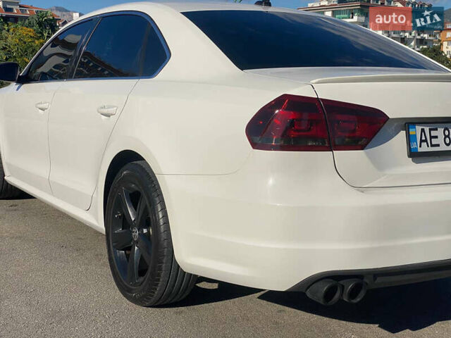 Белый Фольксваген Пассат, объемом двигателя 2.5 л и пробегом 126 тыс. км за 10600 $, фото 13 на Automoto.ua