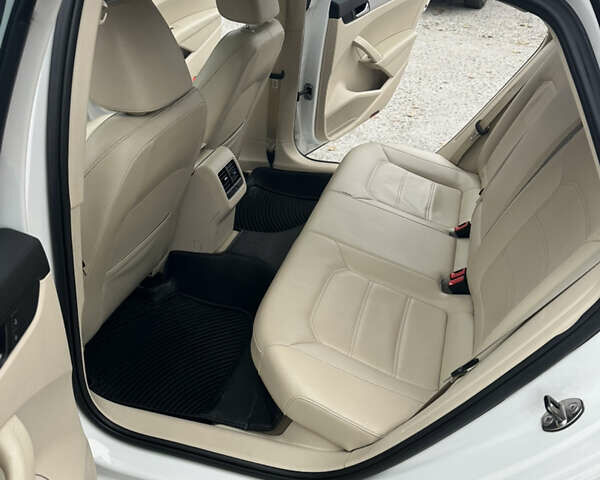 Белый Фольксваген Пассат, объемом двигателя 2.48 л и пробегом 226 тыс. км за 8900 $, фото 18 на Automoto.ua