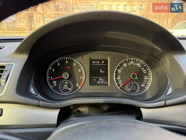 Білий Фольксваген Пассат, об'ємом двигуна 2.5 л та пробігом 220 тис. км за 10000 $, фото 21 на Automoto.ua