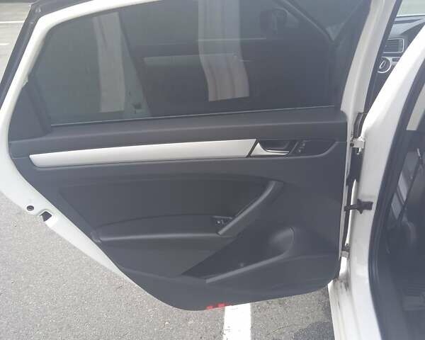 Білий Фольксваген Пассат, об'ємом двигуна 2.5 л та пробігом 174 тис. км за 11700 $, фото 21 на Automoto.ua