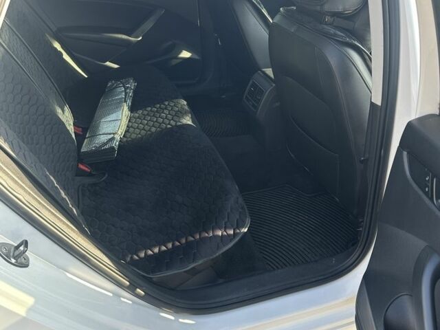 Белый Фольксваген Пассат, объемом двигателя 2 л и пробегом 342 тыс. км за 10000 $, фото 5 на Automoto.ua