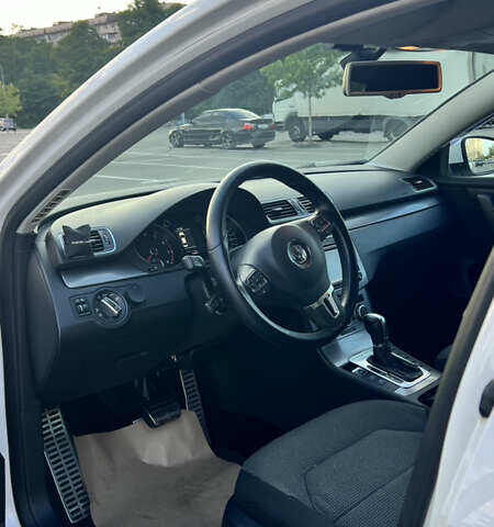 Білий Фольксваген Пассат, об'ємом двигуна 1.8 л та пробігом 250 тис. км за 9900 $, фото 3 на Automoto.ua