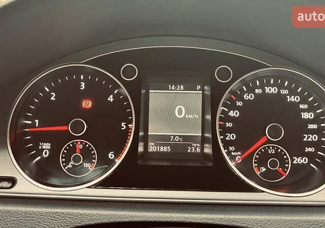 Белый Фольксваген Пассат, объемом двигателя 1.97 л и пробегом 201 тыс. км за 11900 $, фото 12 на Automoto.ua