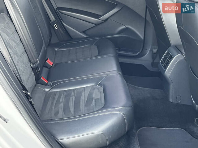 Фольксваген Пассат 2013 в Вышгороде на Automoto.ua Белый Фольксваген Пассат, объемом двигателя 1.97 л и пробегом 102 тыс. км за 14000 $, фото 19 на Automoto.ua