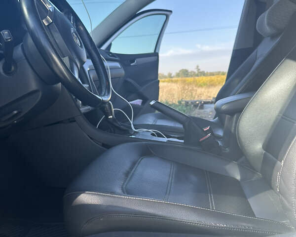 Білий Фольксваген Пассат, об'ємом двигуна 2.46 л та пробігом 241 тис. км за 9100 $, фото 16 на Automoto.ua