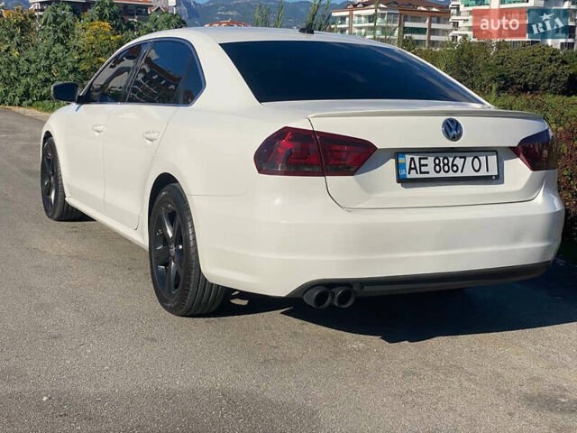 Белый Фольксваген Пассат, объемом двигателя 2.5 л и пробегом 126 тыс. км за 10600 $, фото 12 на Automoto.ua