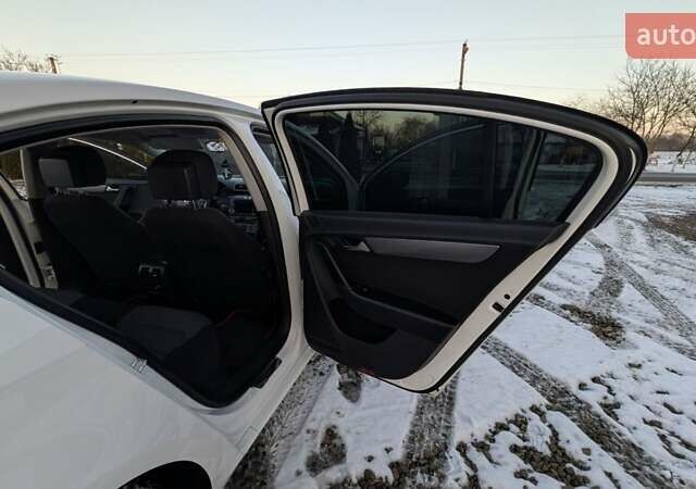 Белый Фольксваген Пассат, объемом двигателя 2 л и пробегом 342 тыс. км за 9700 $, фото 51 на Automoto.ua