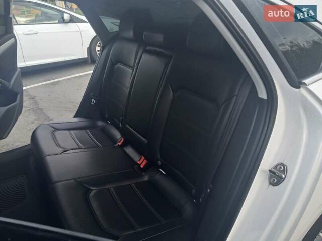 Білий Фольксваген Пассат, об'ємом двигуна 2.5 л та пробігом 174 тис. км за 11700 $, фото 19 на Automoto.ua