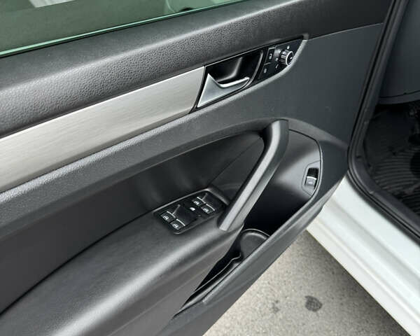 Белый Фольксваген Пассат, объемом двигателя 1.8 л и пробегом 211 тыс. км за 9800 $, фото 7 на Automoto.ua