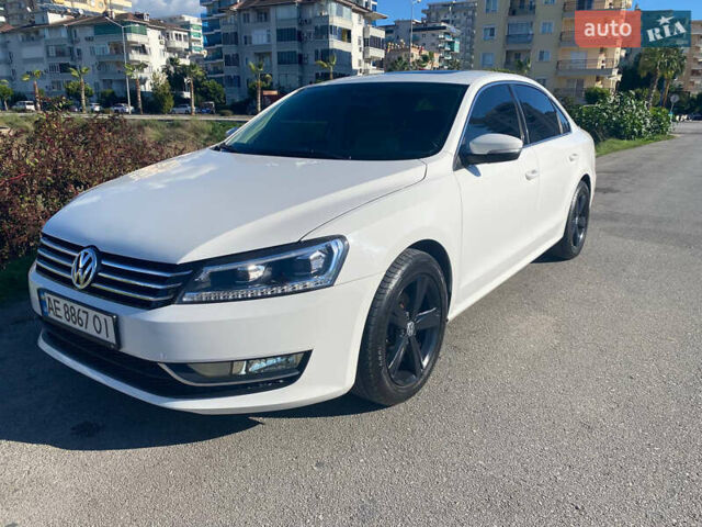 Белый Фольксваген Пассат, объемом двигателя 2.5 л и пробегом 126 тыс. км за 10600 $, фото 1 на Automoto.ua