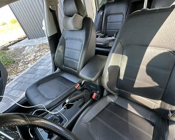 Білий Фольксваген Пассат, об'ємом двигуна 2.46 л та пробігом 241 тис. км за 9100 $, фото 12 на Automoto.ua