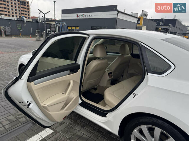 Белый Фольксваген Пассат, объемом двигателя 2.5 л и пробегом 249 тыс. км за 9900 $, фото 10 на Automoto.ua