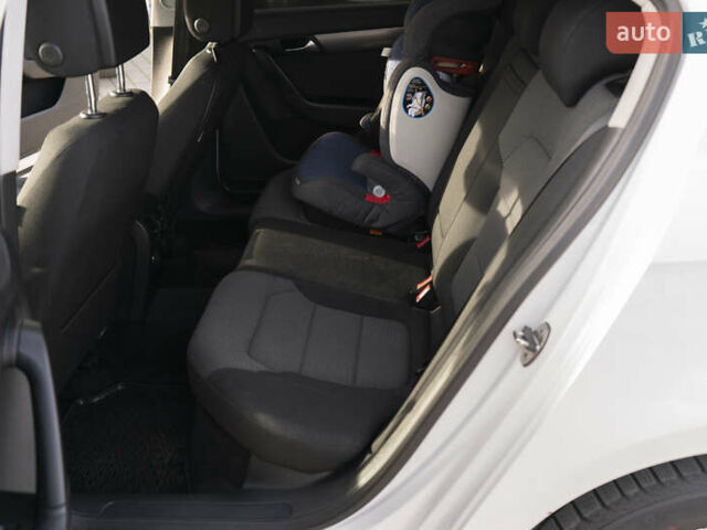 Белый Фольксваген Пассат, объемом двигателя 2 л и пробегом 367 тыс. км за 11300 $, фото 16 на Automoto.ua