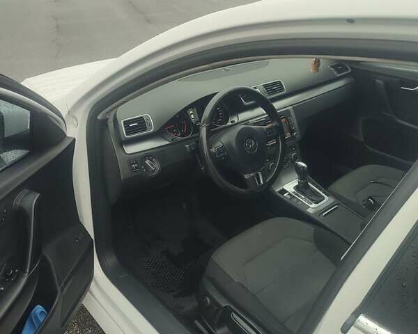 Белый Фольксваген Пассат, объемом двигателя 2 л и пробегом 203 тыс. км за 11200 $, фото 5 на Automoto.ua