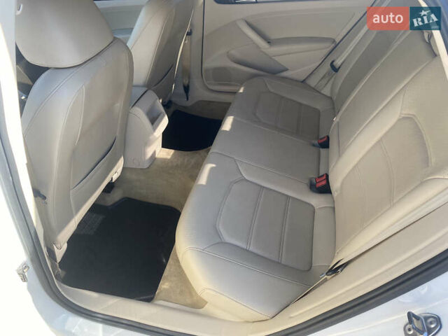 Белый Фольксваген Пассат, объемом двигателя 1.8 л и пробегом 210 тыс. км за 9200 $, фото 6 на Automoto.ua